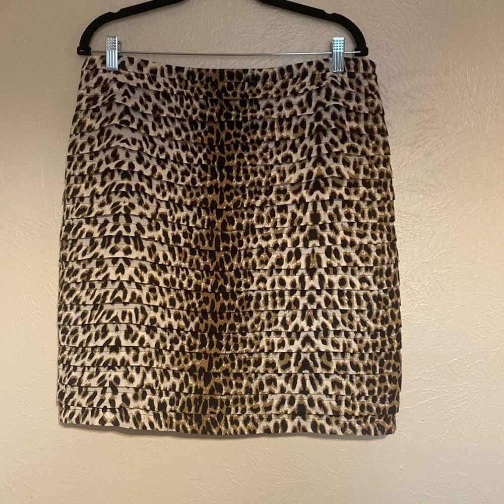 Larry Levine Ruffled Animal Print Skirt